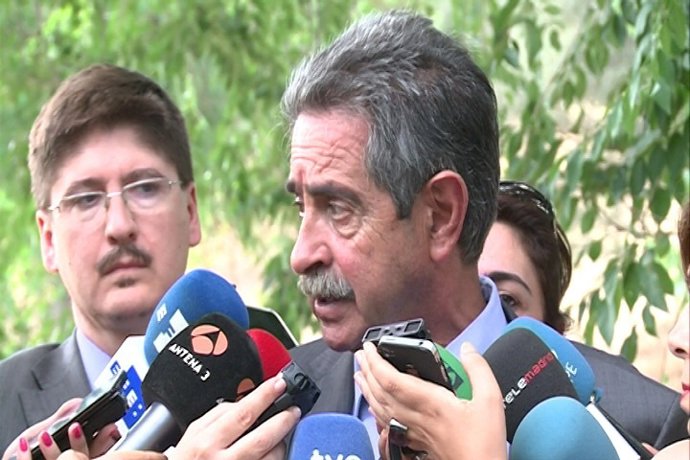 Revilla confiesa que el Rey ve "irreconducible" a Mas