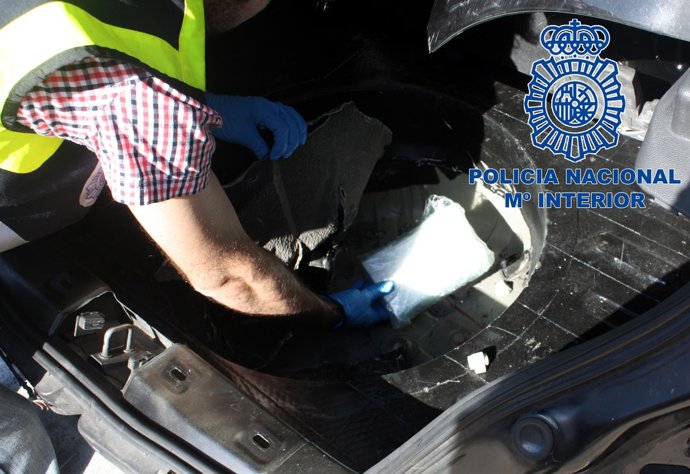 Habitáculo secreto en un vehículo para transportar droga