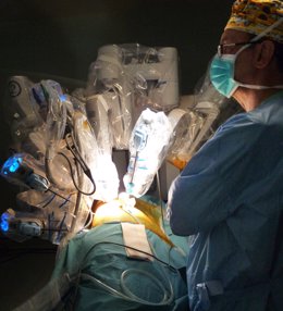 Cirugía con robot quirúrgico 'Da Vinci'