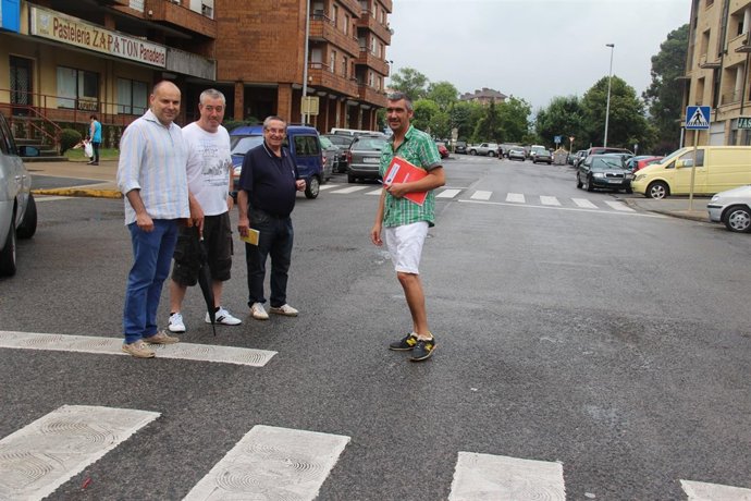 El concejal en el barrio El Zapatón