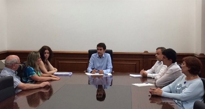 Casares con vecinos del Pilón 