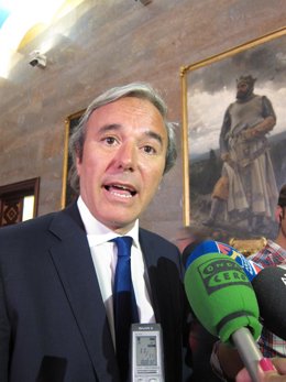 El concejal del PP, Jorge Azcón, este jueves en el Ayuntamiento