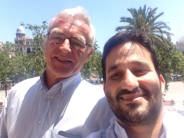 Imagen del selfie de Ribó y Marzà en el balcón del Ayuntamiento de Valencia