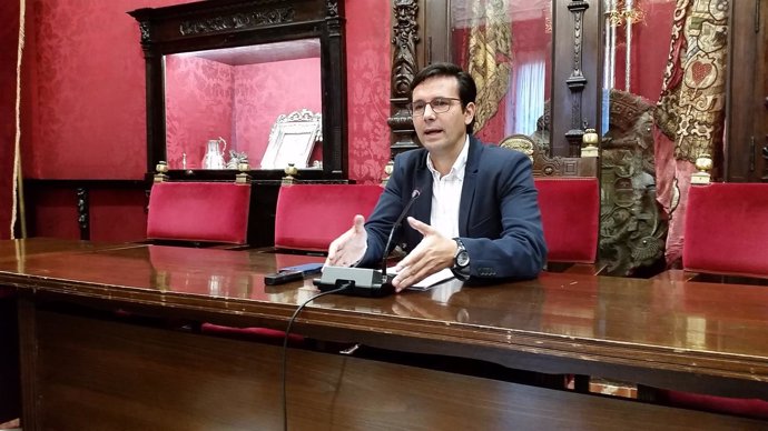 El portavoz del PSOE, Francisco Cuenca, habla sobre la reforma del ROM.