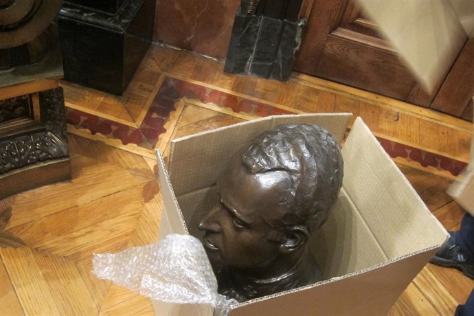 El busto de Juan Carlos I tras ser retirado