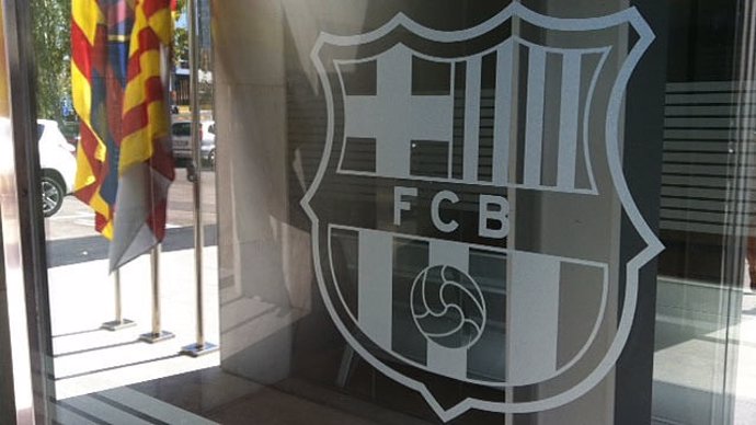 El FC Barcelona muestra su "total desacuerdo" con la sanción de la UEFA