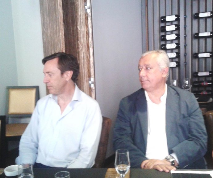 Hernando y Arenas, en su encuentro con los medios en Almería