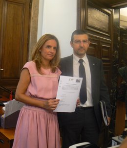 La diputada del PSOE Susana Sumelzo y el presidente de FEDE