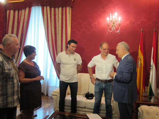 Ceniceros con Javier Martínez y miembros de USO