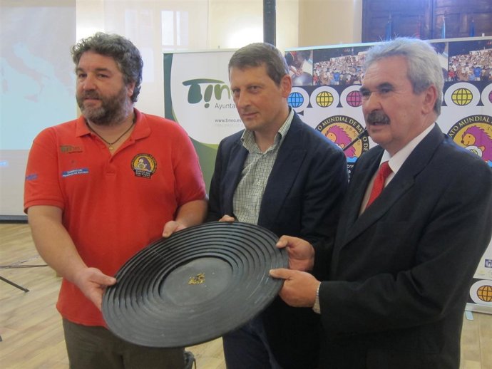 Presentación del Campeonato Mundial de Bateo de Oro de Navelgas