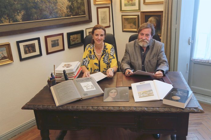 Ana rubio y José Gabriel Astudillo durante la firma del convenio