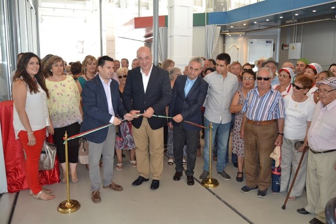 Ruiz, entre Expósito e Izquierdo, corta la cinta inaugural