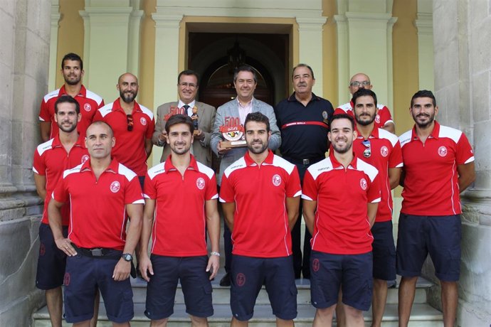 Los bomberos con Espadas.