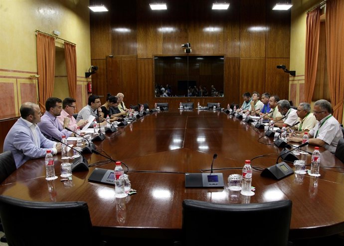 Reunión de los grupos con extrabajadores de Delphi, Santana y astilleros