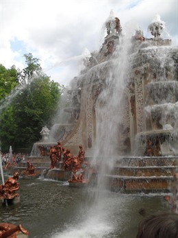Una De Las Fuentes Monumentales Del Real Sitio