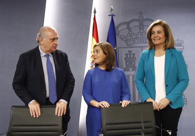 Jorge Fernández Díaz, Soraya Santamaría y Fátima Báñez
