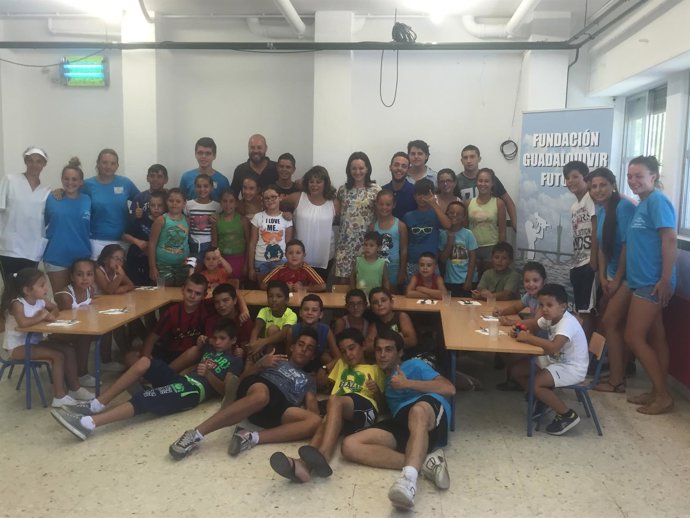Crespín (centro) con participantes en la Escuela de Verano Guadalquivir
