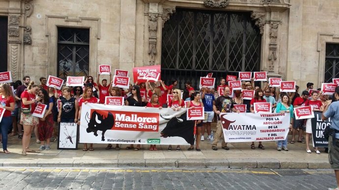 Manifestación en Cort 'Mallorca Sense Sang'