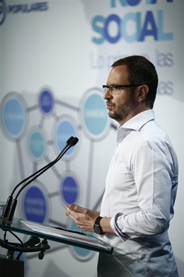 Javier Maroto en la sede del PP