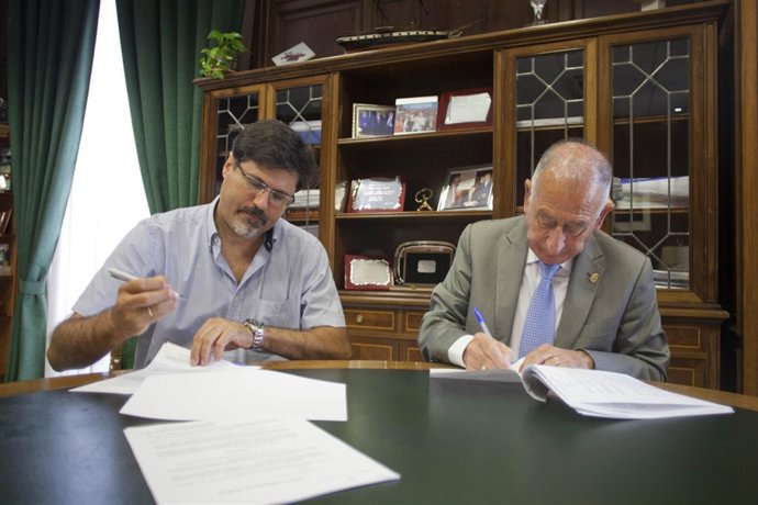 Amat firma el contrato del nuevo sistema de gestión de agua en el Levante