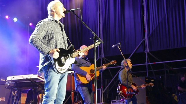 MÚSICOS EN LA NATURALEZA