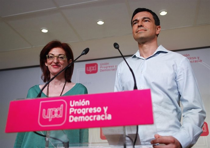 El nuevo portavoz de UPyD, Andrés Herzog, con la nueva dirección del partido