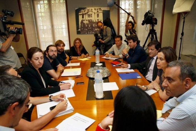 Reunión entre PSOE y Podemos. 