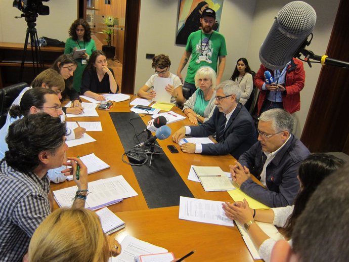 Reunión entre Podemos e IU, con Gaspar Llamazares