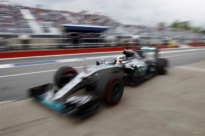 Hamilton vuela en Canadá para firmar la pole.