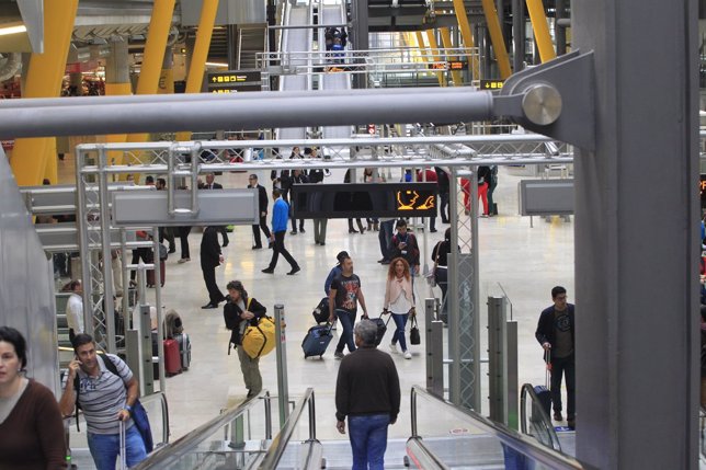 Aeropuerto de Barajas, turismo, turistas, viajeros, viajes, avión, AENA.