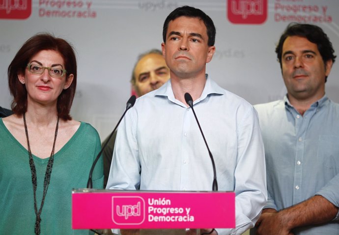 El nuevo portavoz de UPyD, Andrés Herzog, con la nueva dirección del partido
