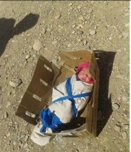 Niña afgana abandonada