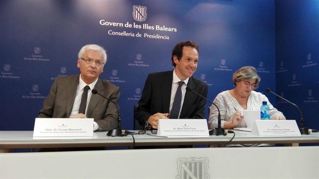 El conseller de Cultura de la Generalitat, Ferran Mascarel, con Pons y Camps