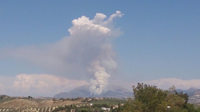 Vista del incendio de Torres desde Jaén capital