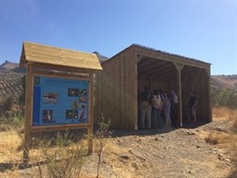 Pizarra observatorio ornitológico especies aves