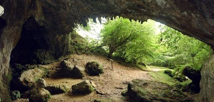 Cueva del Castillo (Cantabria). Cavidad. Yacimiento. Paleolítico.Prehistoria. 