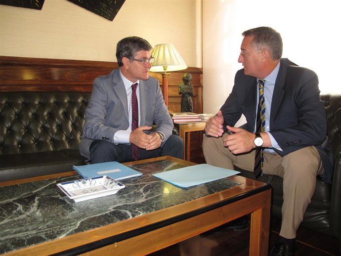 Vicente Guillén y Manuel Blasco, en su reunión este lunes en Teruel