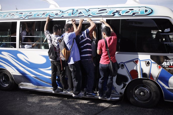 Pandilla  contra conductores de autobús en El Salvador
