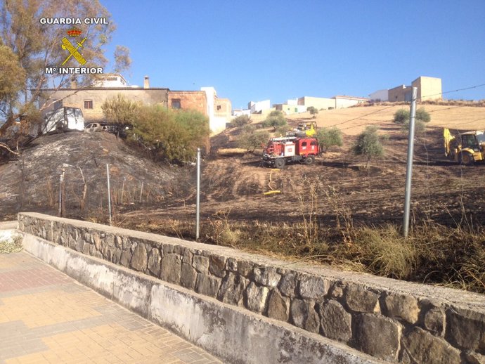 Imagen de la extinción del incendio en Villanueva de San Juan