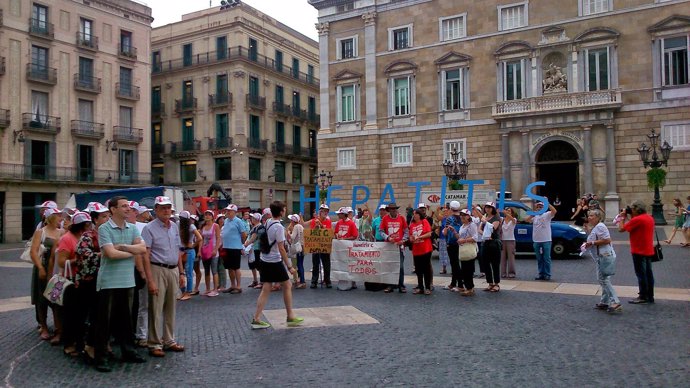 Acto simbólico de Asscat en la plaza Sant Jaume de Barcelona