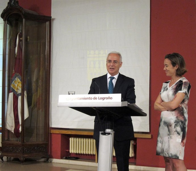 José Ignacio Ceniceros y Cuca Gamarra, en el Ayuntamiento