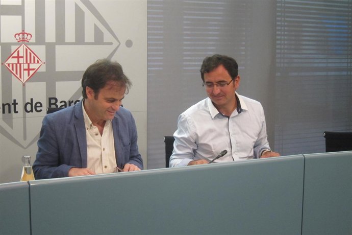 Jaume Asens y el director de Servicios Jurídicos del Ayuntamiento, Alfred Lacasa