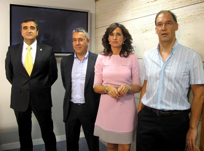 Participantes en la presentación