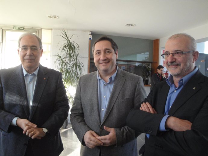 R.Fernández (U.De Lleida), el conseller J.M.Pelegrí y el J.Monfort (IRTA)