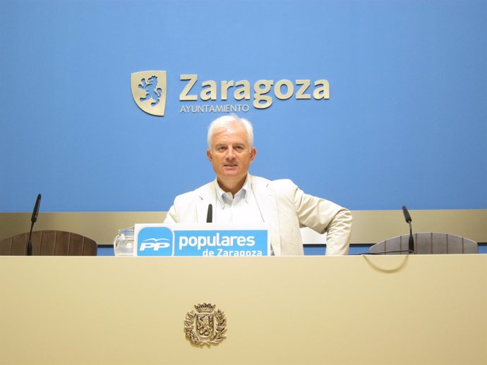 El portavoz municipal del PP, Eloy Suárez, este viernes en rueda de prensa