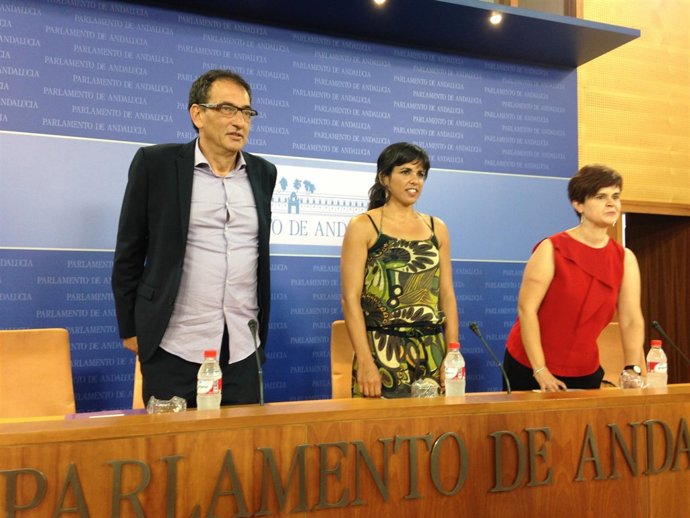 Los diputados de Podemos en rueda de prensa