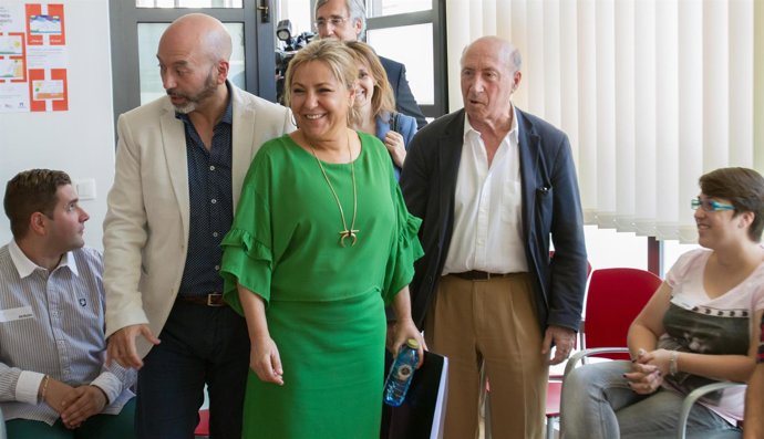 Valdeón en su visita a una Lanzadera de Empleo en Ávila