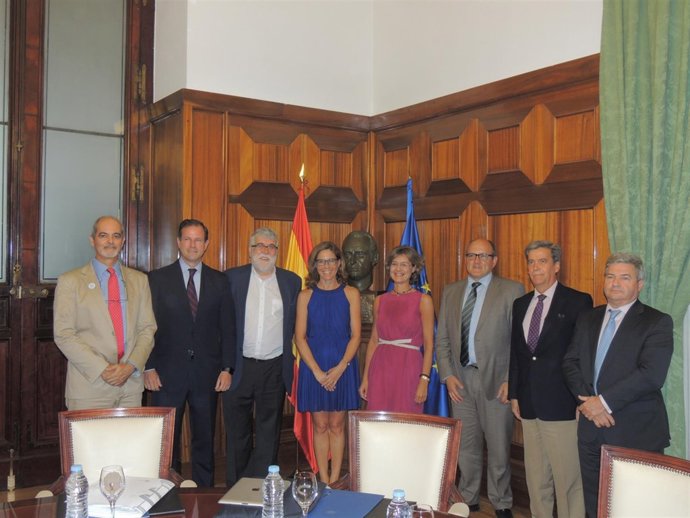 Reunión del sector pesquero y García Tejerina 