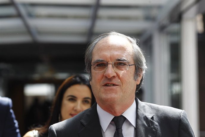 Ángel Gabilondo en el debate de investidura de Cristina Cifuentes