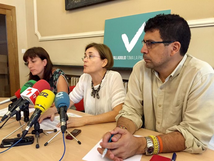 Sánchez, Fonteriz y Bustos en la sede de VTLP en el Ayuntamiento